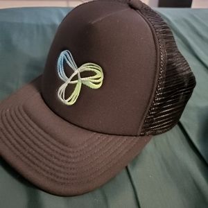 Aritzia TNA trucker hat